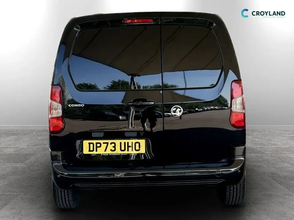 Used Vauxhall Combo S 100 HP (73 kW) 2024 Black MPV