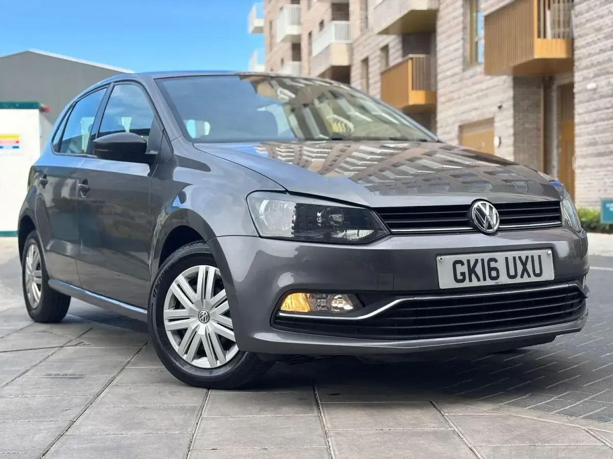 Begagnad VW Polo S 2016 Grå Halvkombi