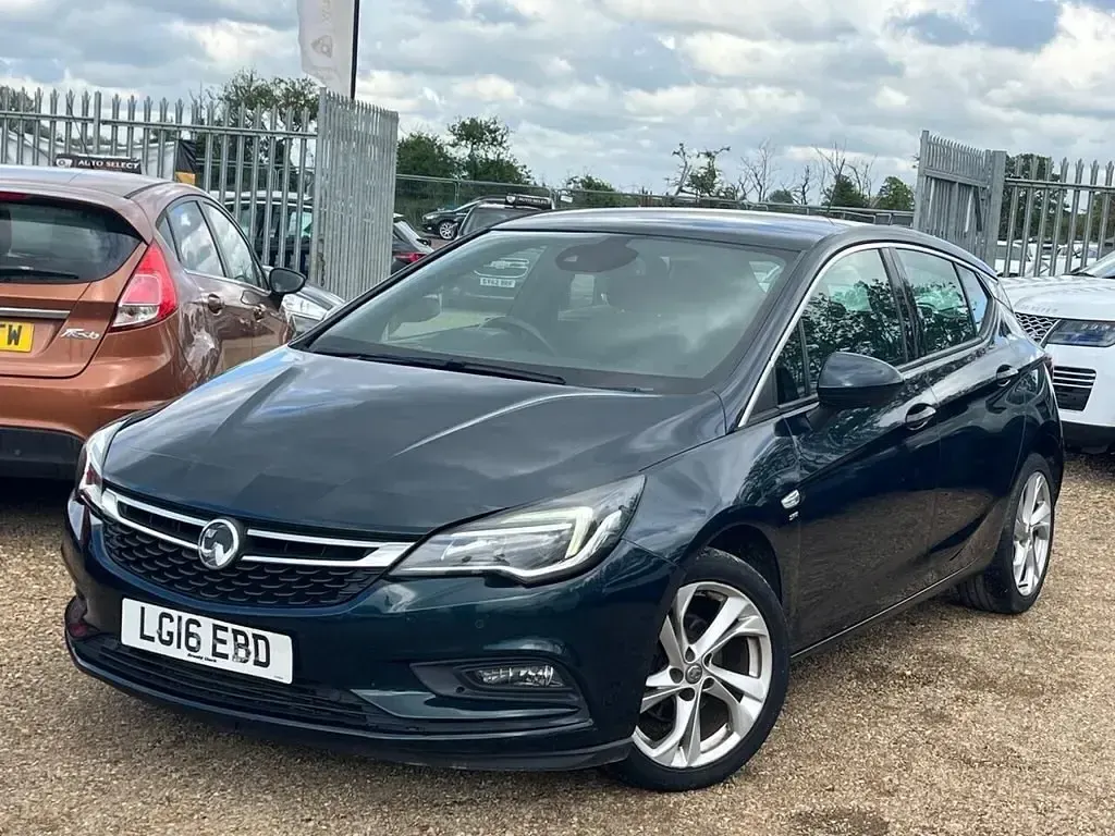 Begagnad Vauxhall Astra SRi 150 HK (110 kW) 2016 Grön Halvkombi