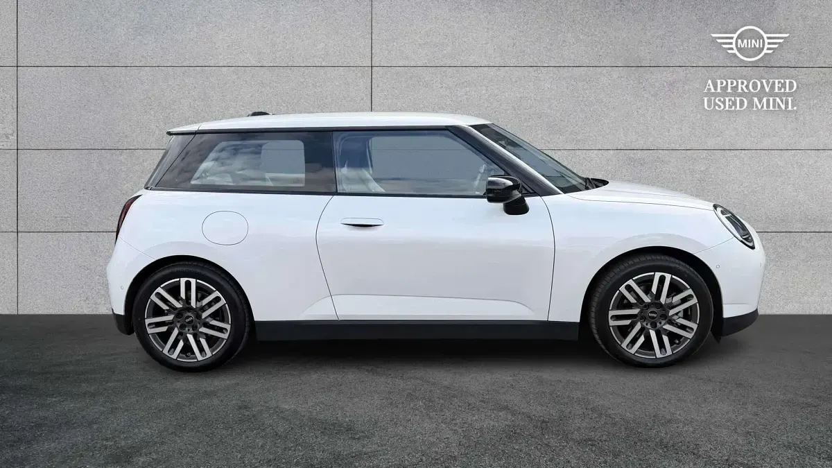 Used Mini Cooper SE Hatch 158 kW (215 HP) 2025 White Hatchback