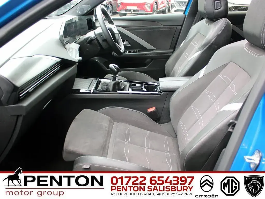 Used Vauxhall Astra Ultimate 130 HP (95 kW) 2023 Blue Hatchback
