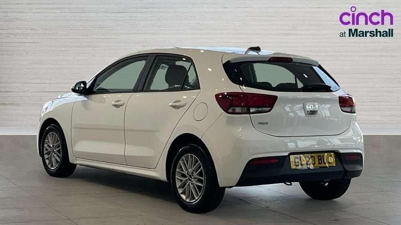 Begagnad Kia Rio 83 HK (61 kW) 2023 Vit Halvkombi