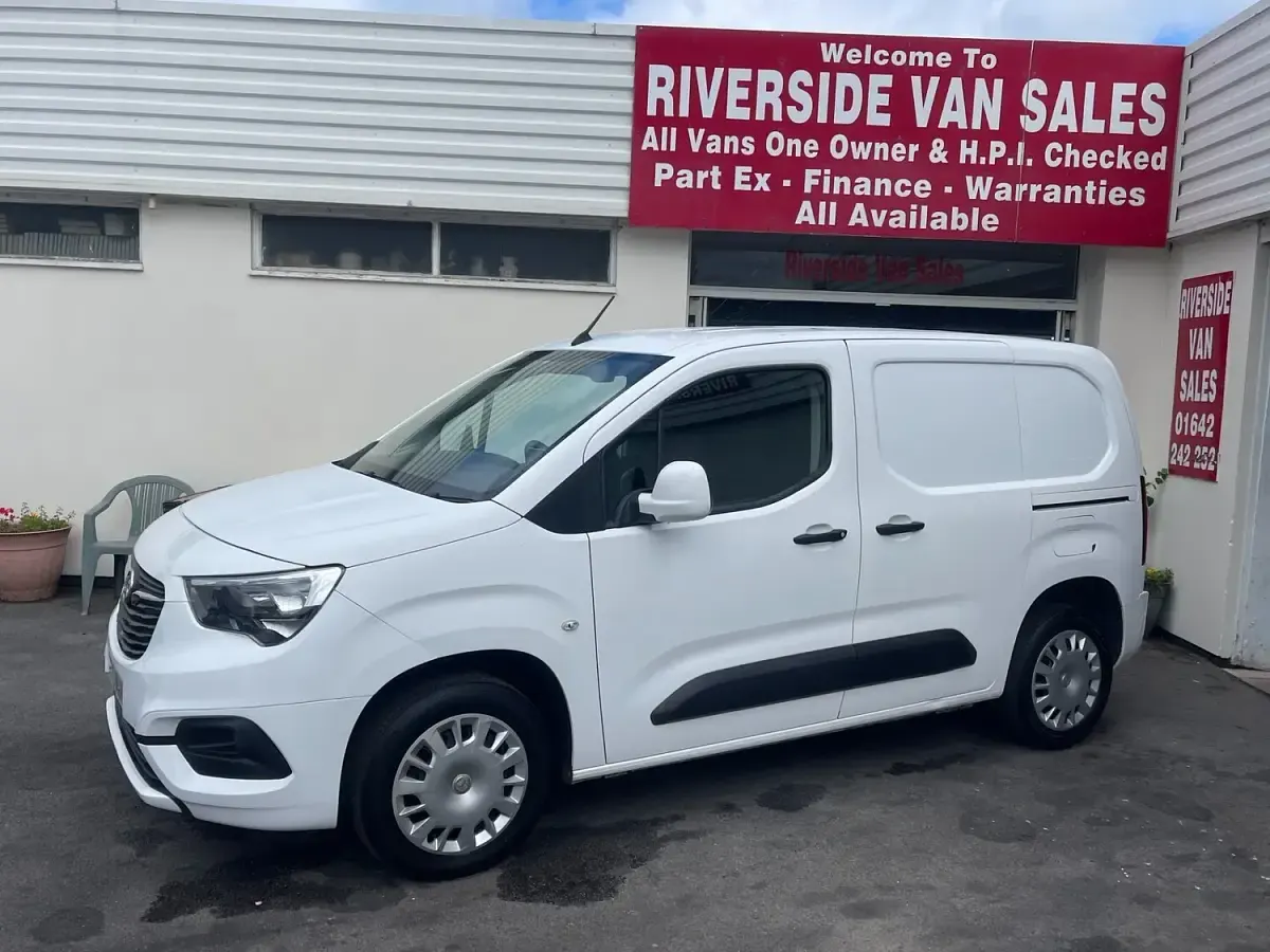 Used Vauxhall Combo Sportive 100 HP (73 kW) 2021 White MPV