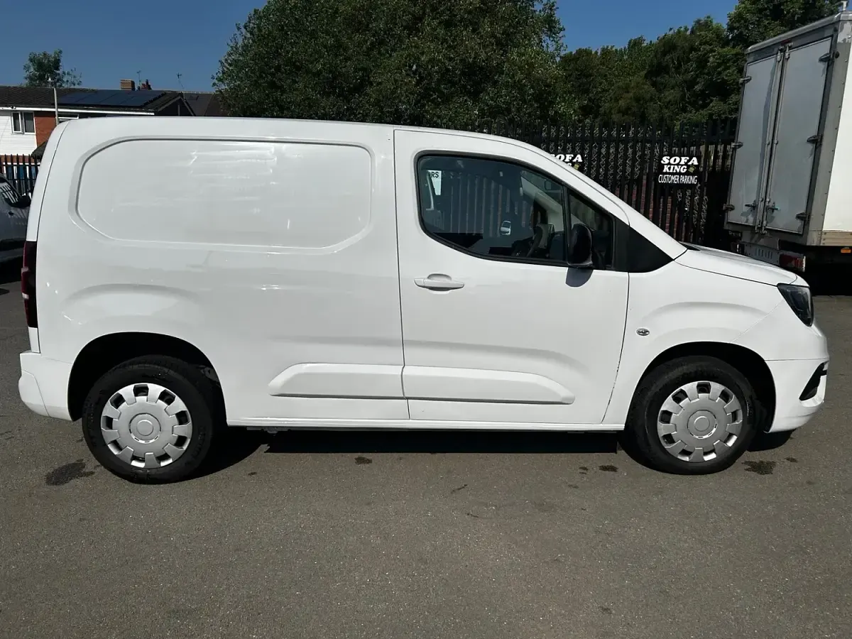 Used Vauxhall Combo 100 HP (73 kW) 2023 White MPV