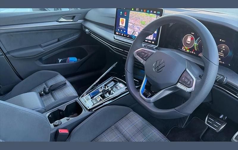 Used VW Golf VIII GTE 267 HP (196 kW) 2025 Silver Hatchback