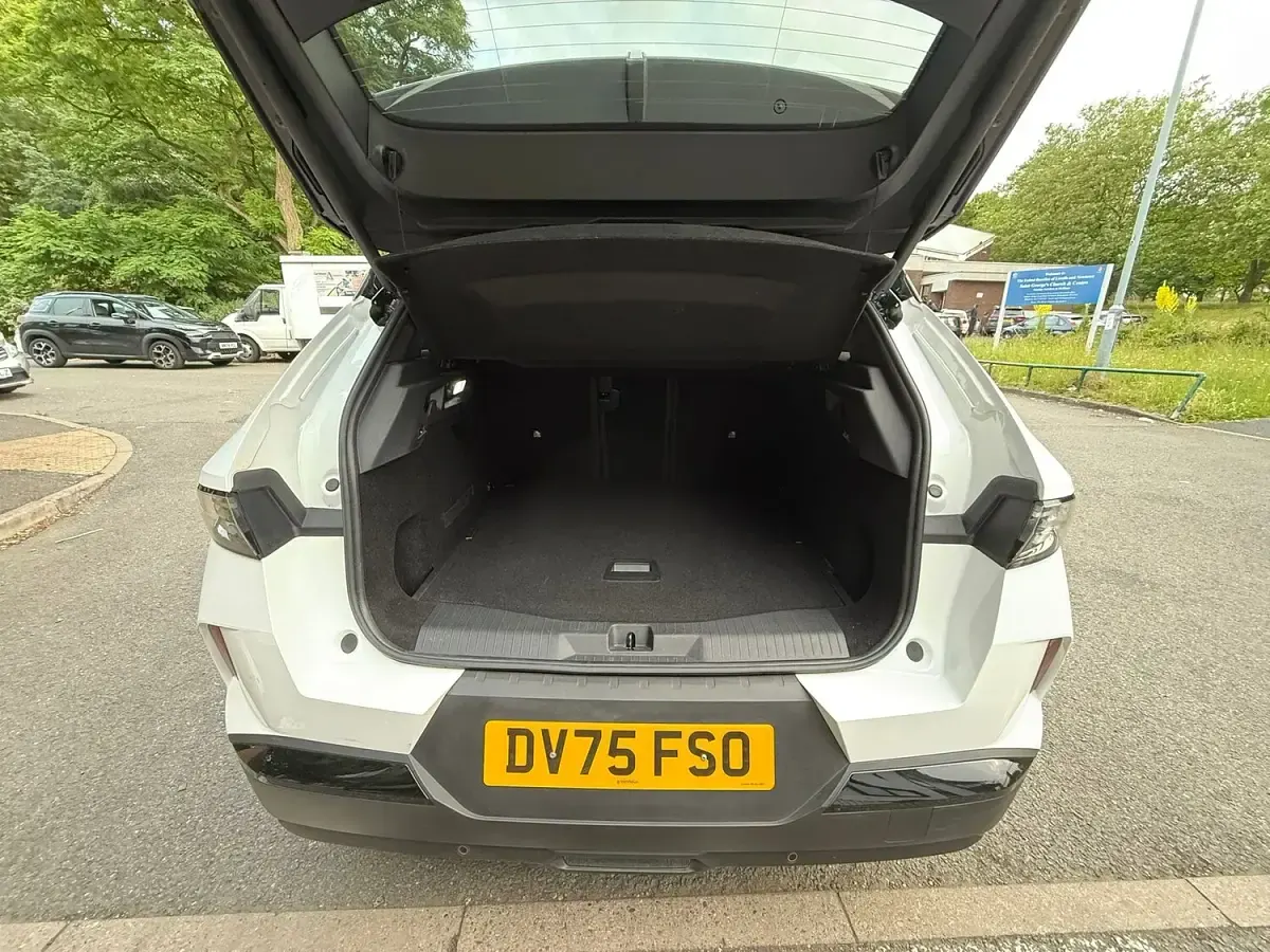Used Vauxhall Grandland X Ultimate 136 HP (100 kW) 2025 White SUV