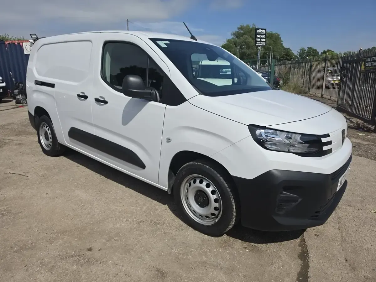 Used Peugeot Partner 131 HP (96 kW) 2025 White MPV