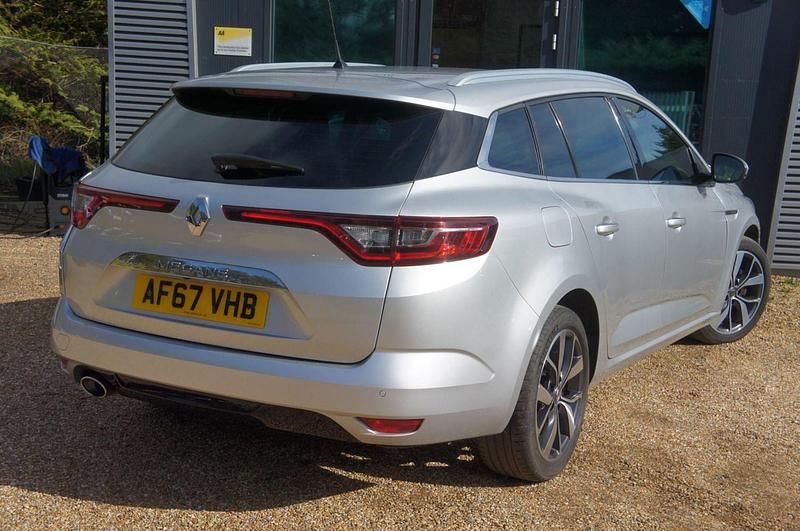 Used Renault Mégane GrandTour Dynamique 130 HP (95 kW) 2017 Silver Estate