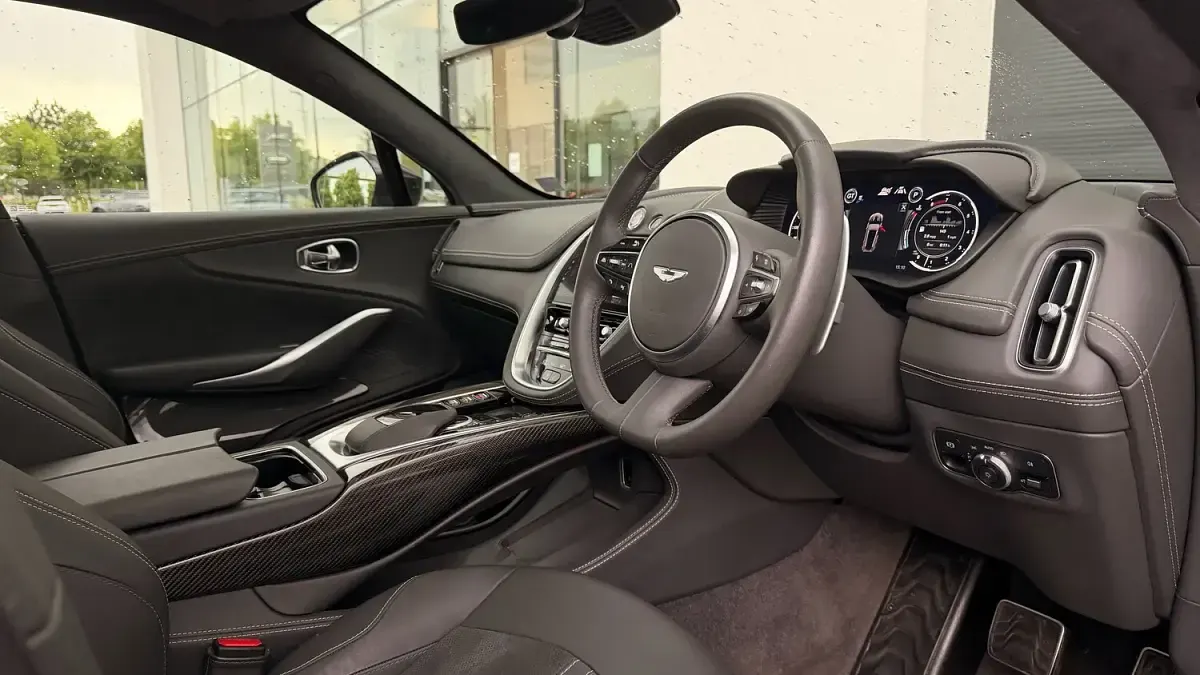 Used Aston Martin DBX 550 HP (404 kW) 2024 Green SUV