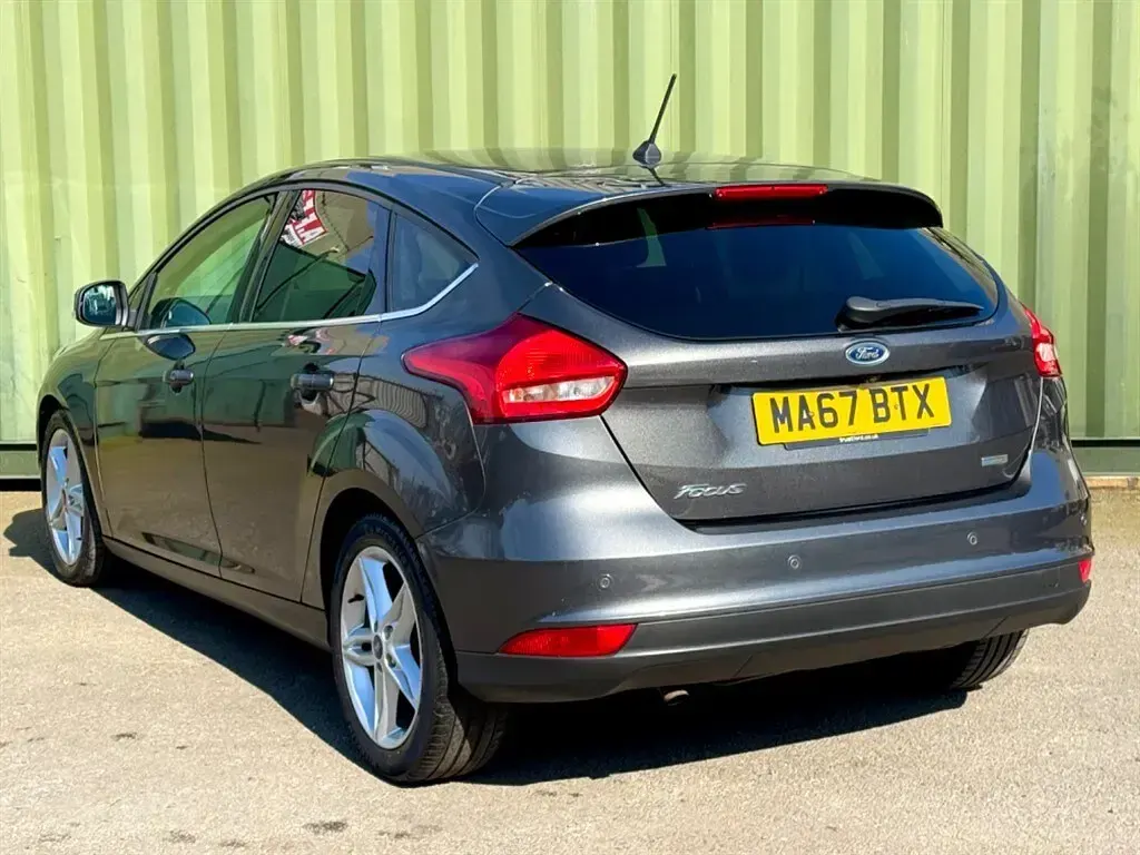 Used Ford Focus Titanium 125 HP (91 kW) 2017 Grey Hatchback