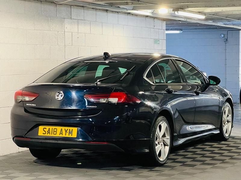 Second-hand Vauxhall Insignia SRi 2018 Albastru Hatchback
