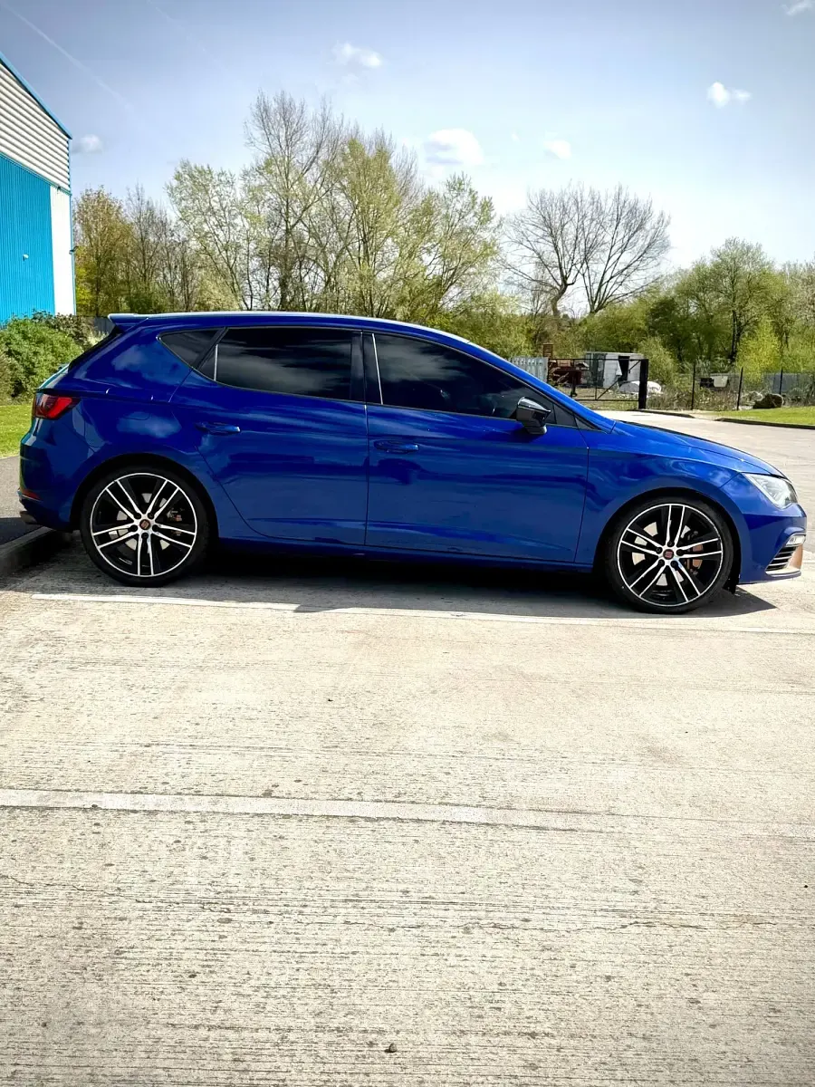 Used Seat Leon CUPRA 360 HP (264 kW) 2019 Blue Hatchback