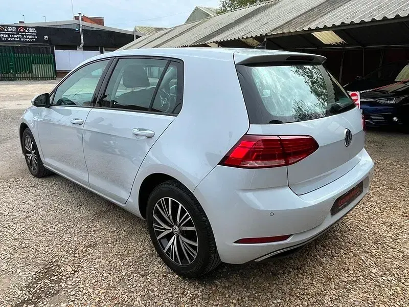 Used VW Golf VII SE 110 HP (80 kW) 2017 Silver Hatchback