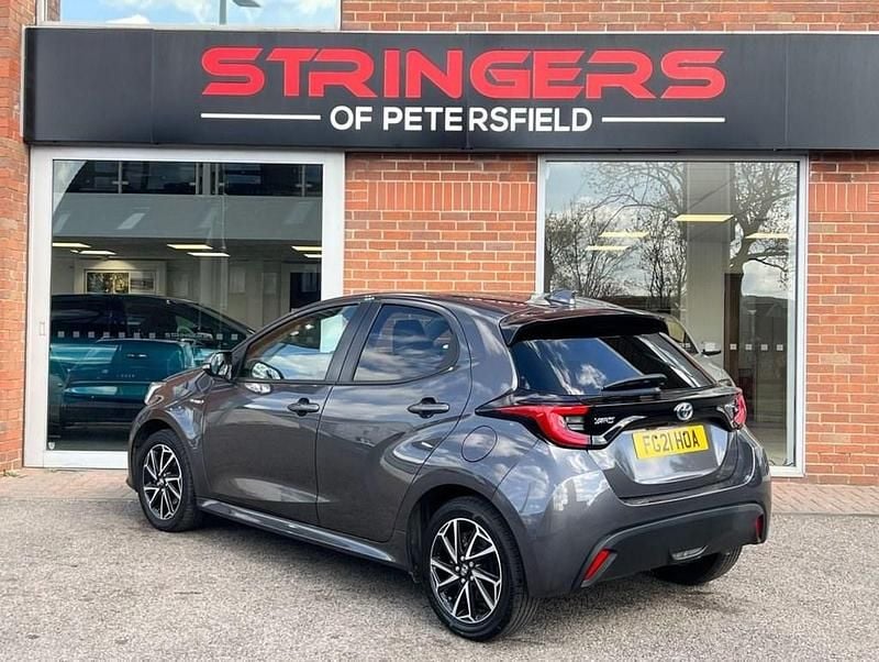 Used Toyota Yaris Hybrid Design 116 HP (85 kW) 2021 Grey Hatchback