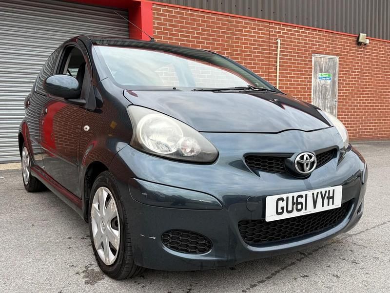 Green Used 2011 Toyota Aygo Hatchback | £2,995 (Fair price) - Image 1/4