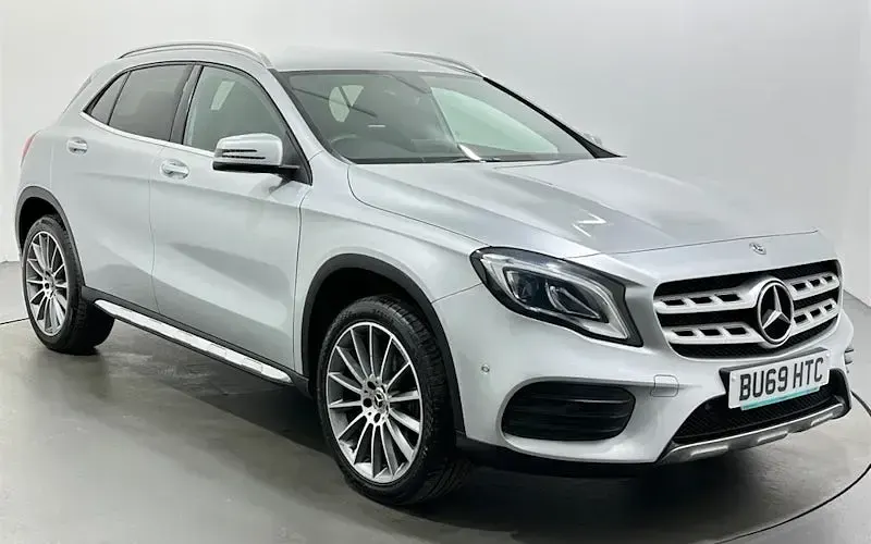 Usado Mercedes GLA180 AMG line 122 HP (89 kW) 2019 SUV