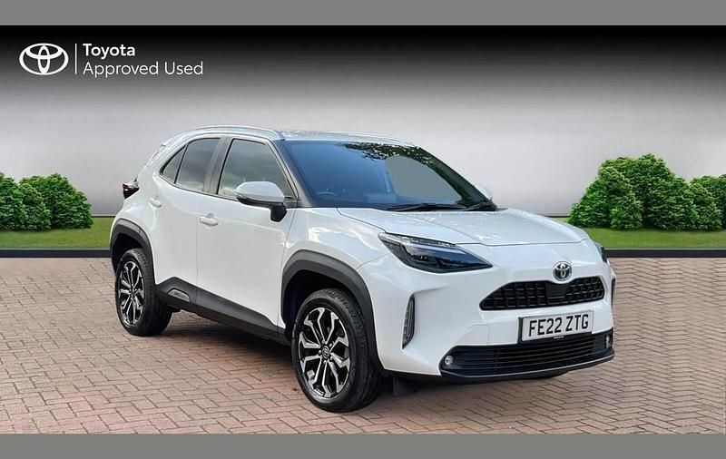 White Used 2022 Toyota Yaris Cross Design SUV | £18,790 (Good price) - Image 1/4