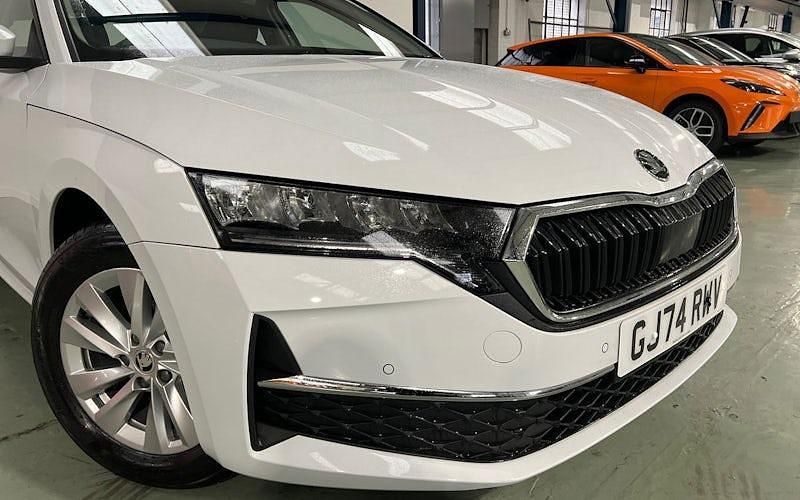 Used Skoda Octavia SE Technology 116 HP (85 kW) 2024 Moon white metallic Hatchback