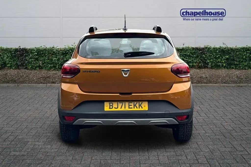 Begagnad Dacia Sandero Prestige 2021 Orange Minibuss