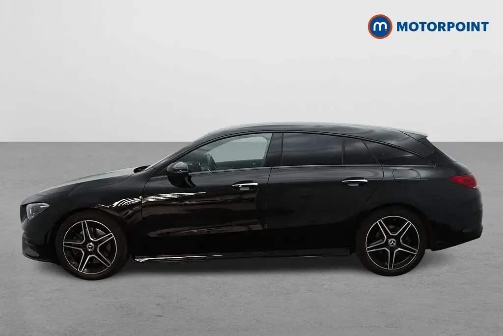 Begagnad Mercedes CLA200 AMG Line Premium 2022 Svart Kombi