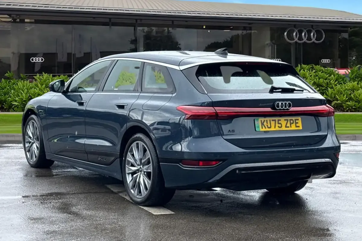 Begagnad Audi A6 e-tron Sport 210 kW (286 HK) 2025 Blå Kombi