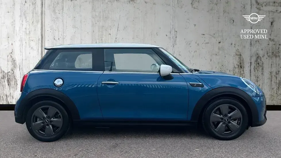 Used Mini Cooper S Classic 176 HP (129 kW) 2021 Island blue Hatchback