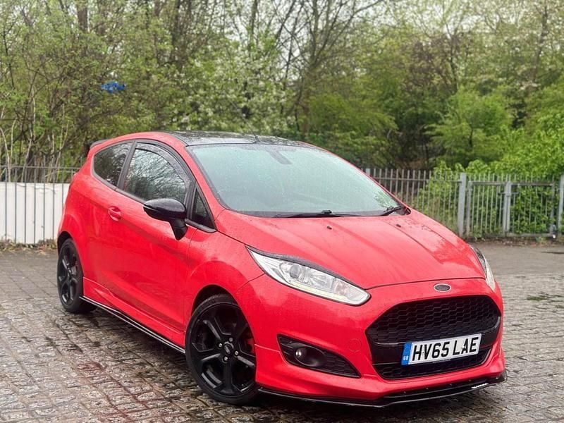 Red Used 2015 Ford Fiesta Zetec Hatchback | £2,490 (Super price) - Image 1/4