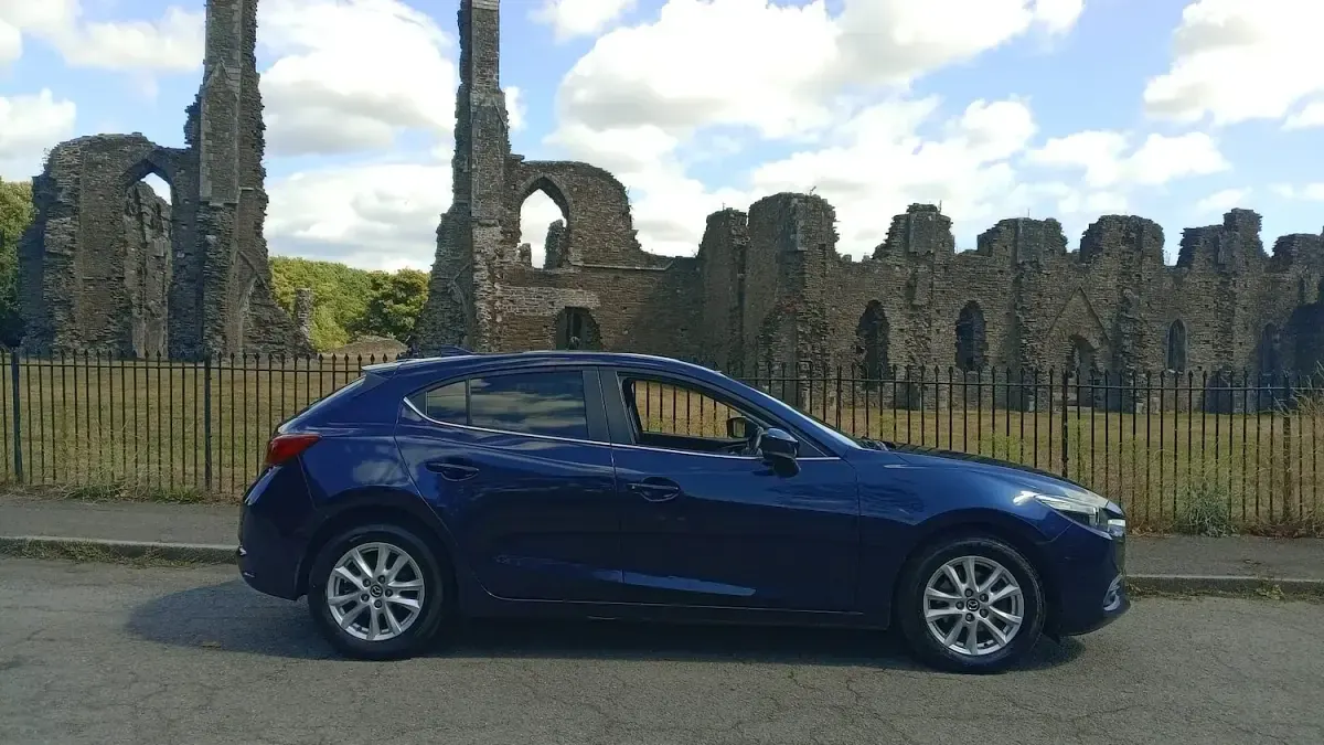 Used Mazda 3 105 HP (77 kW) 2017 Blue Hatchback