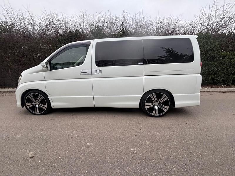 Used Nissan Elgrand 2005 White MPV