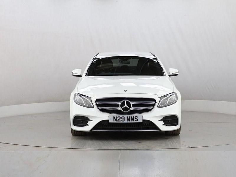Usado Mercedes E220 AMG line 194 CV (142 kW) 2019 Blanco Berlina