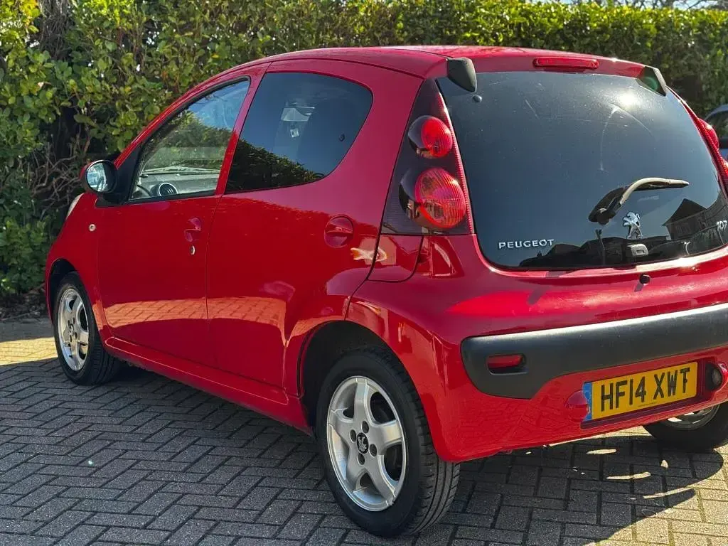 Used Peugeot 107 Allure 68 HP (50 kW) 2014 Red Hatchback