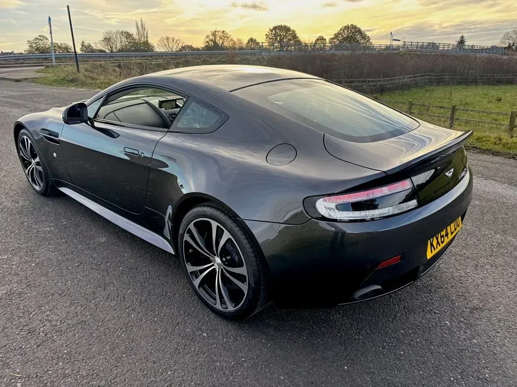 Used Aston Martin V12 Vantage 565 HP (415 kW) 2014 Silver Coupe