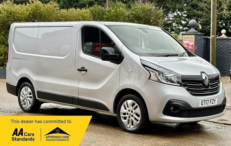 Used Renault Trafic 2017 Silver MPV