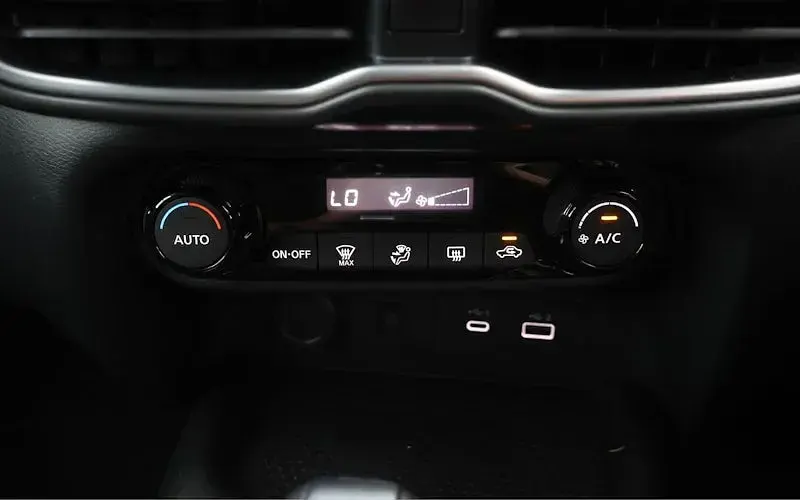 Used Nissan Juke N-Connecta 143 HP (105 kW) 2024 Black SUV