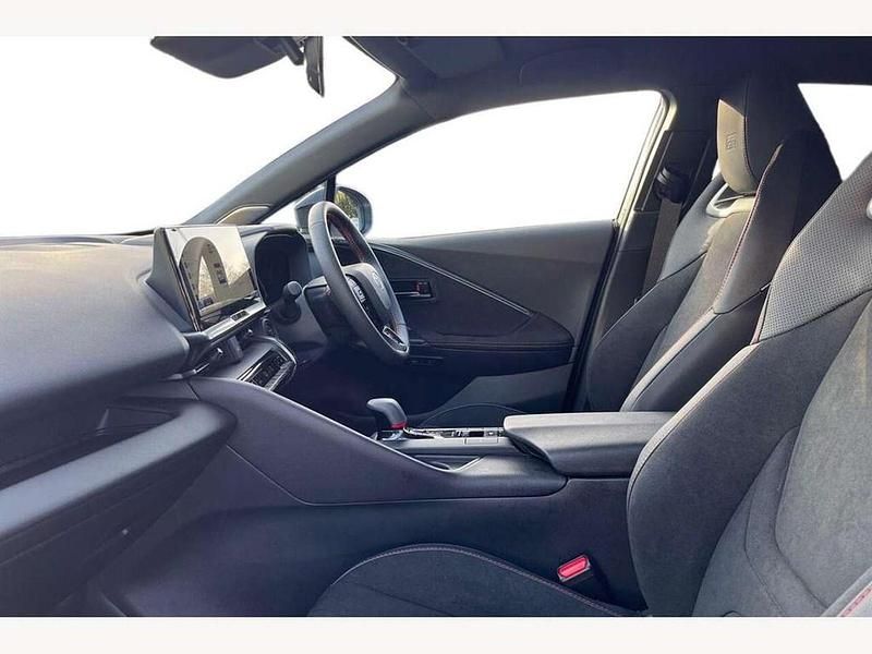 New Toyota C-HR Sport 197 HP (144 kW) 2025 White SUV