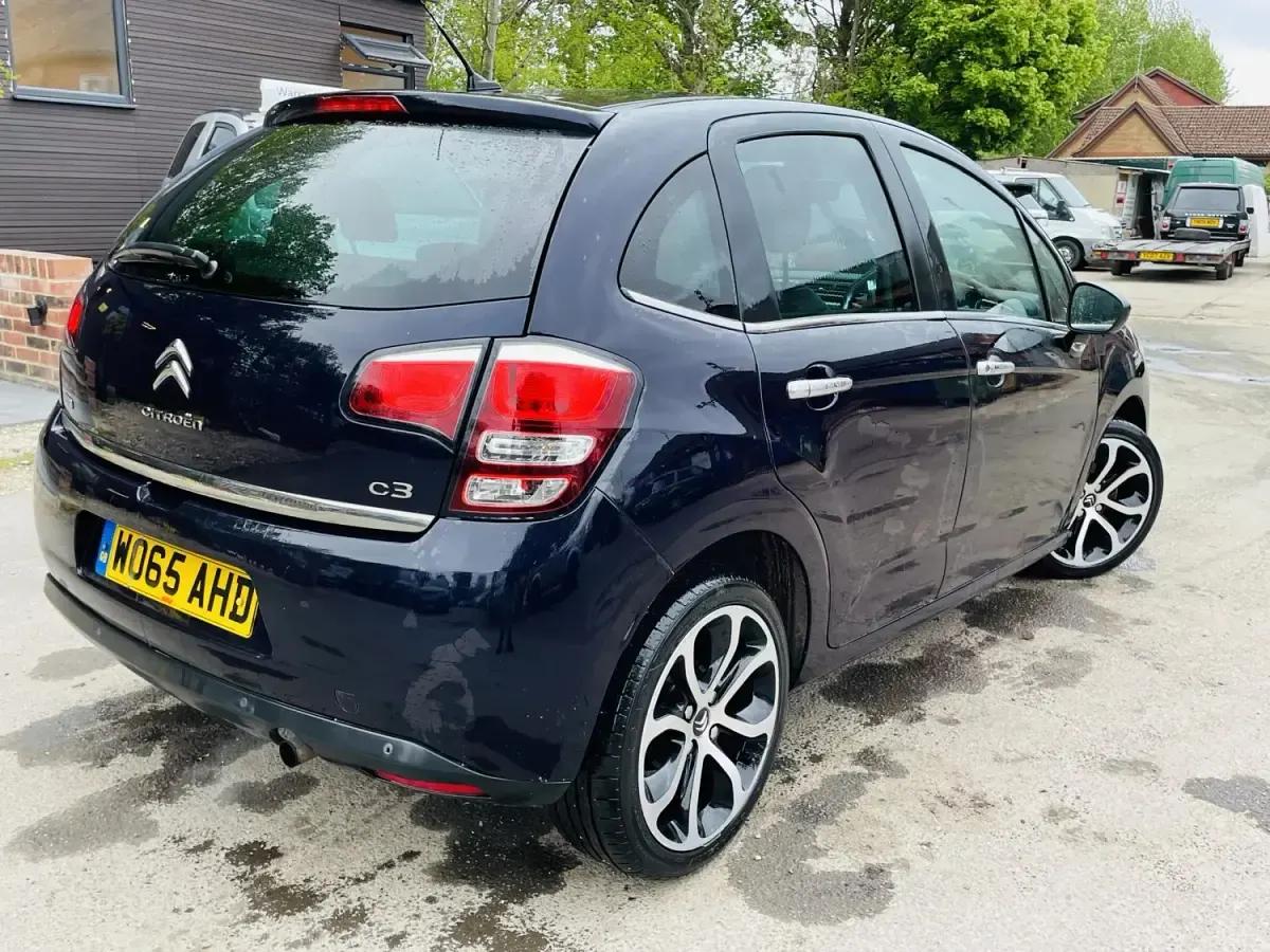 Usado Citroën C3 Platinum 82 CV (60 kW) 2016 Azul Utilitario