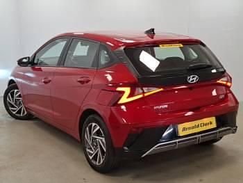 Used Hyundai i20 Advanced 100 HP (73 kW) 2023 Red Hatchback