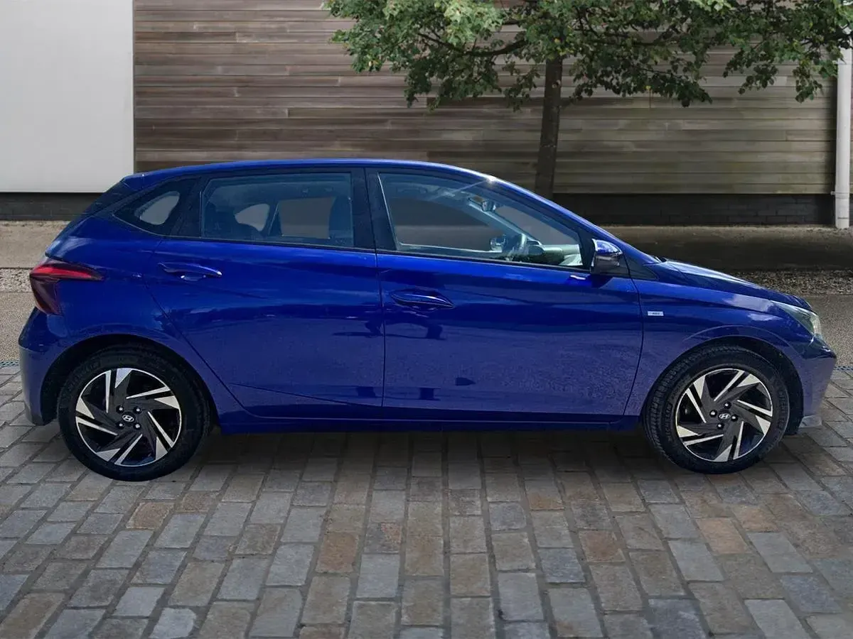 Używany Hyundai i20 SE 100 KM (73 kW) 2023 Niebieski Hatchback