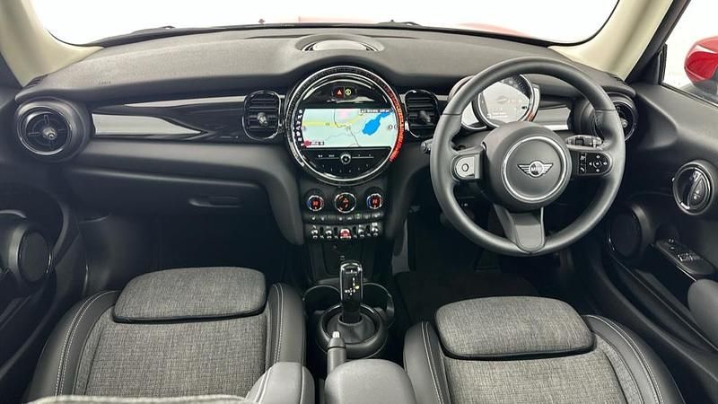 Used Mini Cooper Classic 134 HP (98 kW) 2022 Red Hatchback