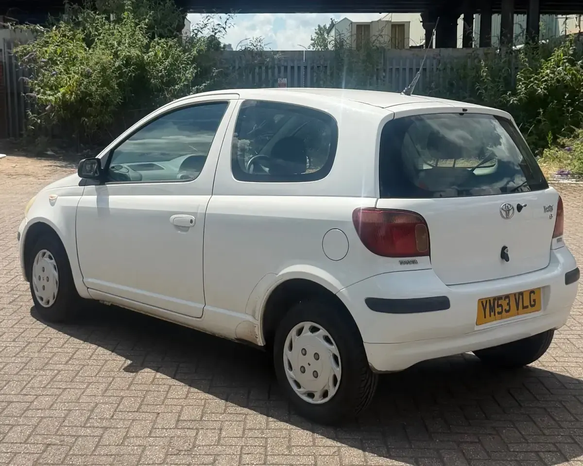 Used Toyota Yaris T2 2004 White Hatchback