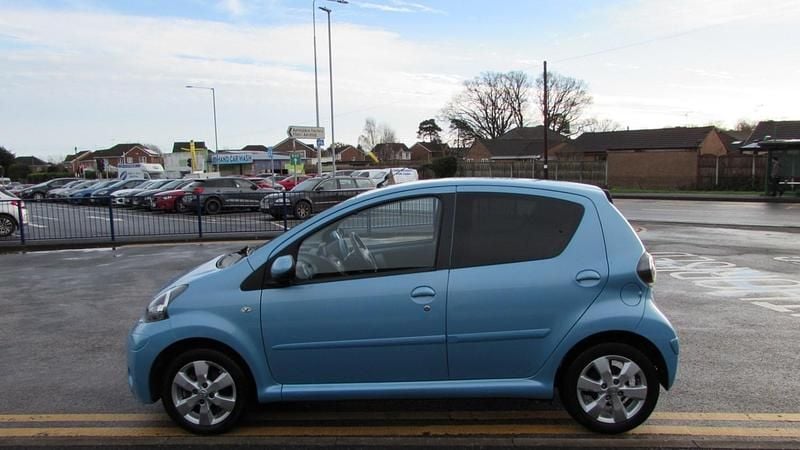 Used Toyota Aygo Style 68 HP (50 kW) 2013 Blue Hatchback