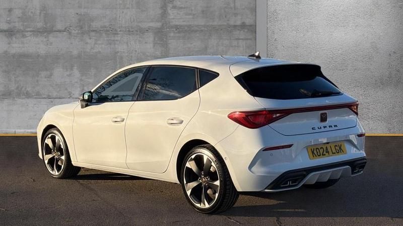 Used Cupra Leon 147 HP (108 kW) 2024 White Hatchback