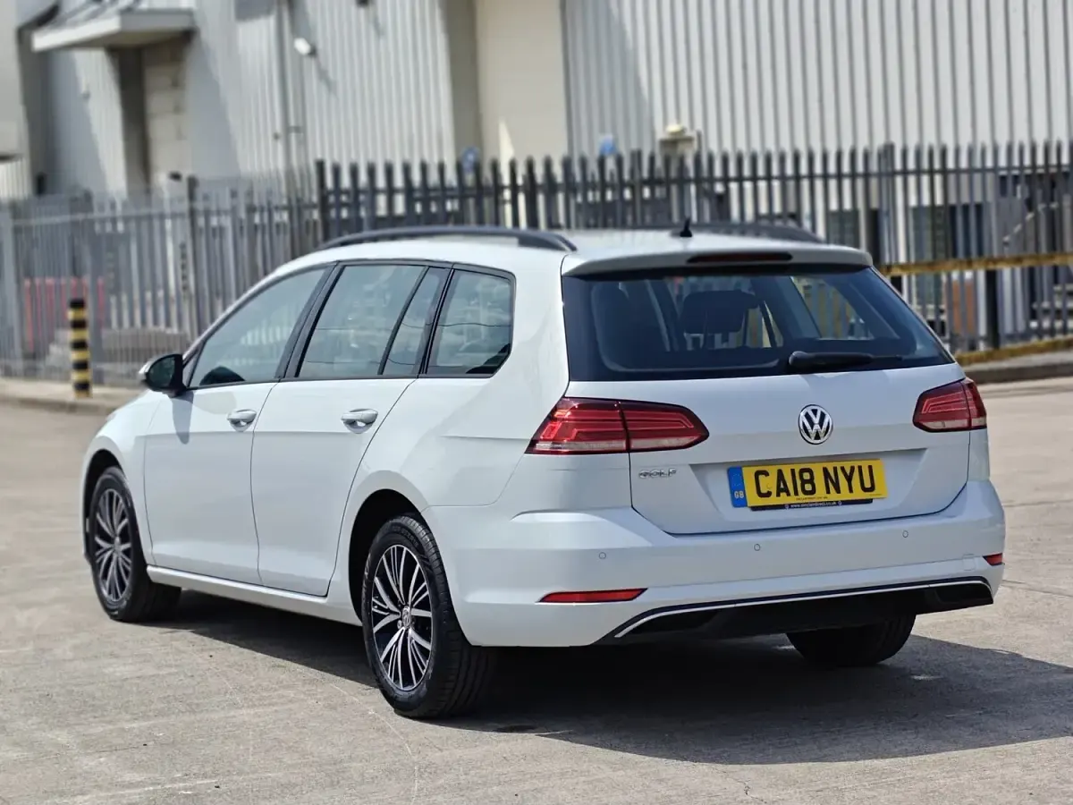 Usado VW Golf VII 115 HP (84 kW) 2018 Prateado Carrinha