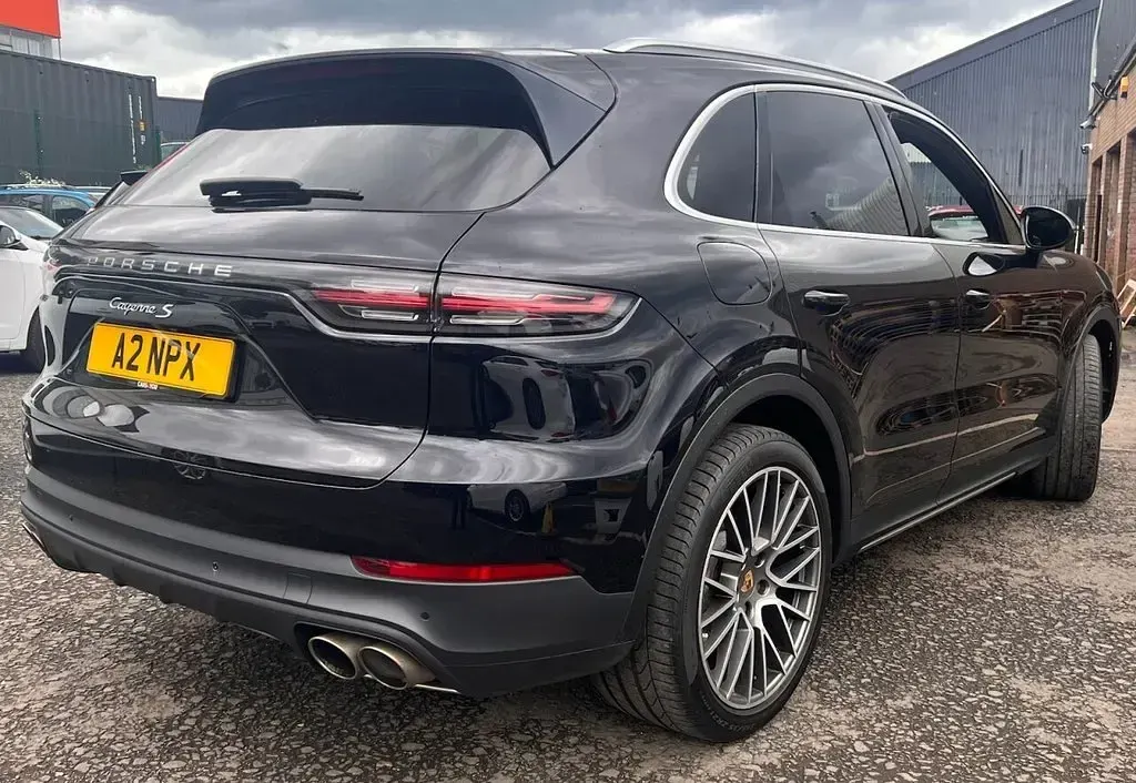 Used Porsche Cayenne 440 HP (323 kW) 2020 Black SUV