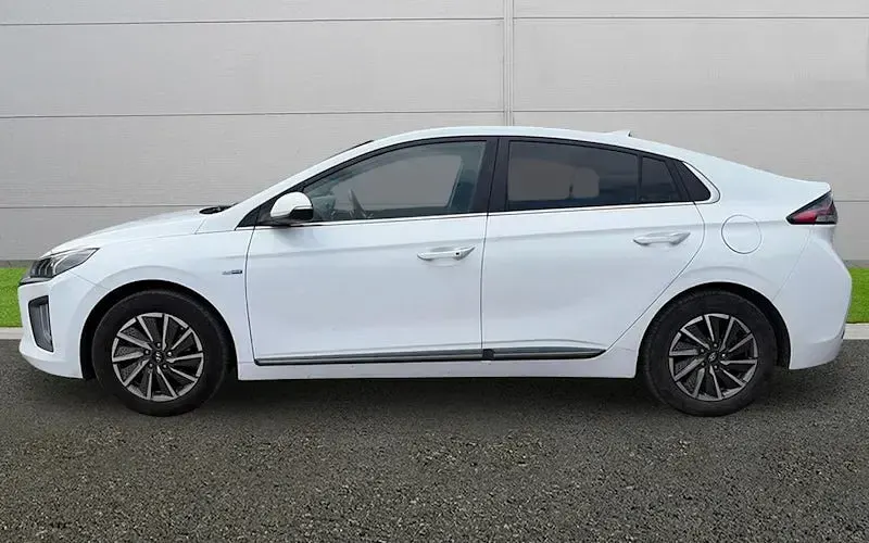 Gebraucht Hyundai Ioniq Premium 100 kW (136 PS) 2021 Weiß Kleinwagen