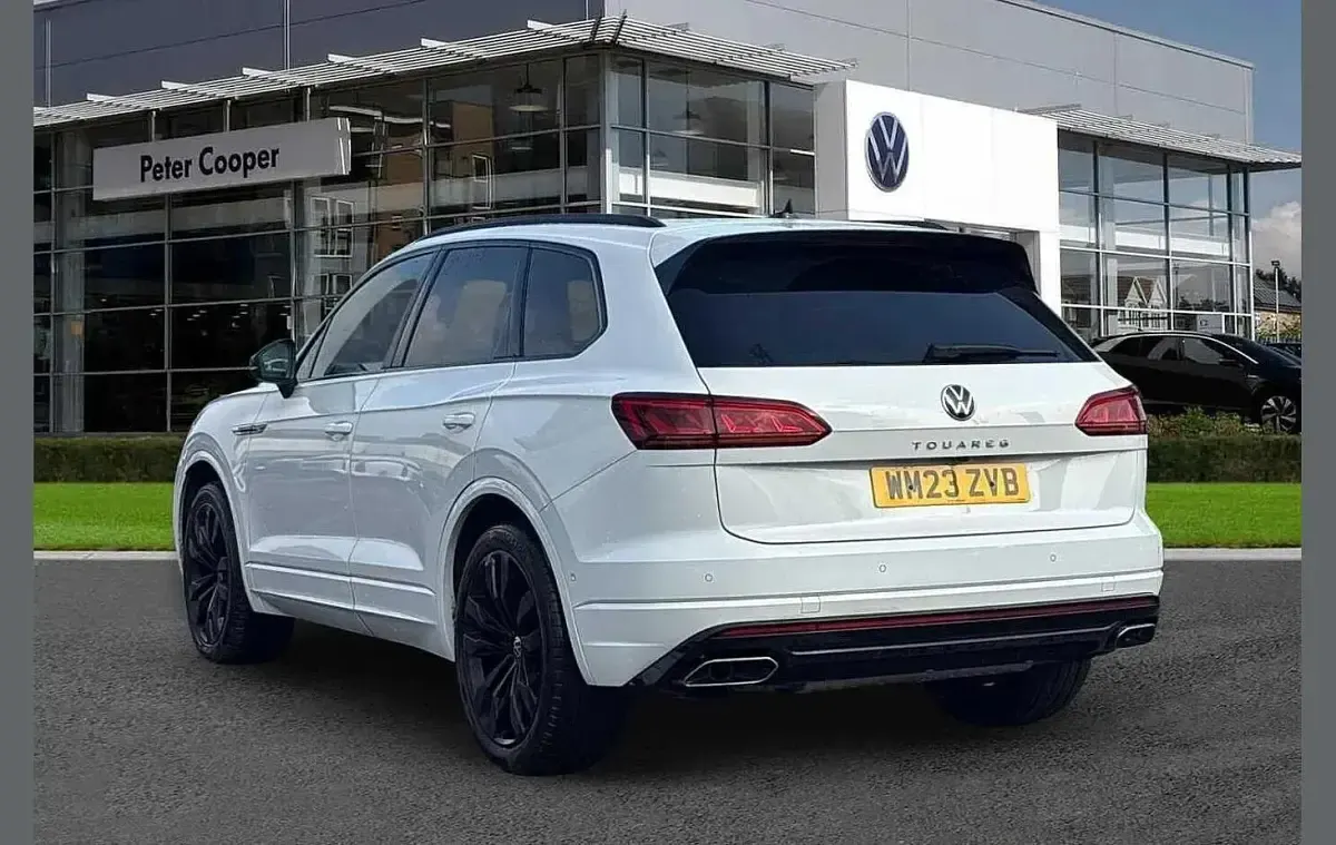 Używany VW Touareg Black Edition 286 KM (210 kW) 2023 Biały SUV
