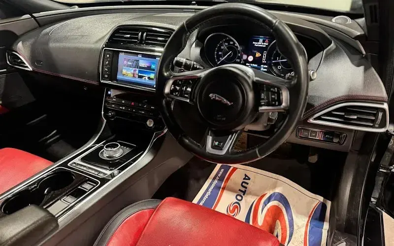 Used Jaguar XE R-Sport 179 HP (131 kW) 2019 Sedan