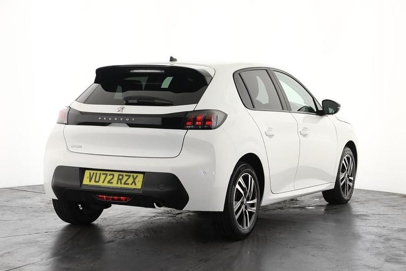 Used Peugeot 208 Active+ 99 HP (72 kW) 2023 White Hatchback