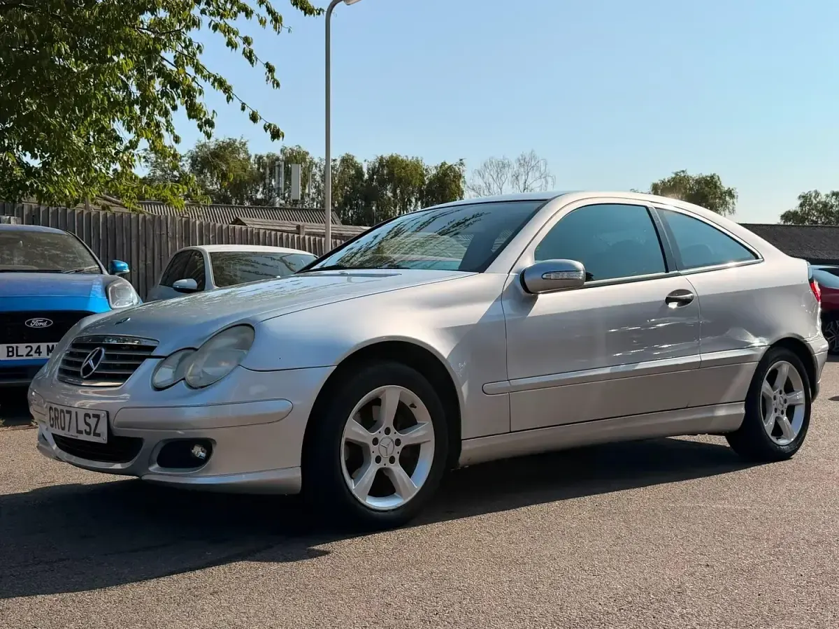 Used Mercedes C180 SE 143 HP (105 kW) 2007 Silver Coupe