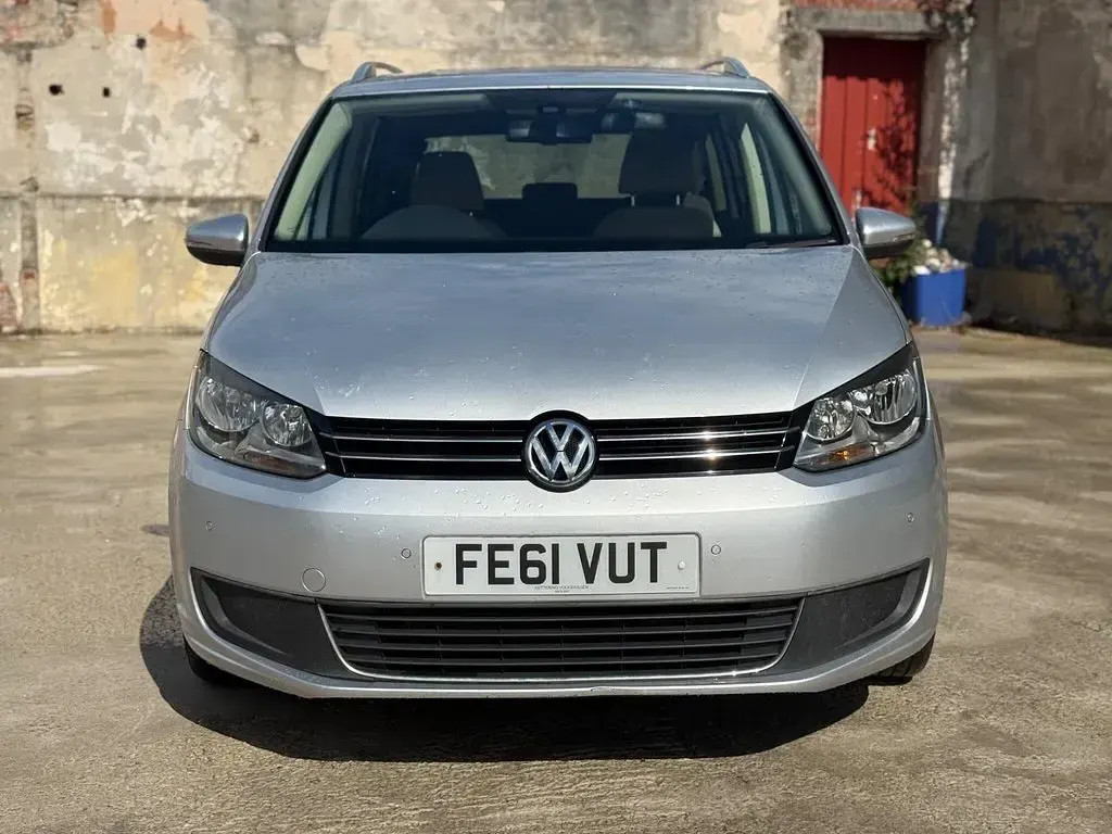 Used VW Touran SE 105 HP (77 kW) 2011 Silver MPV